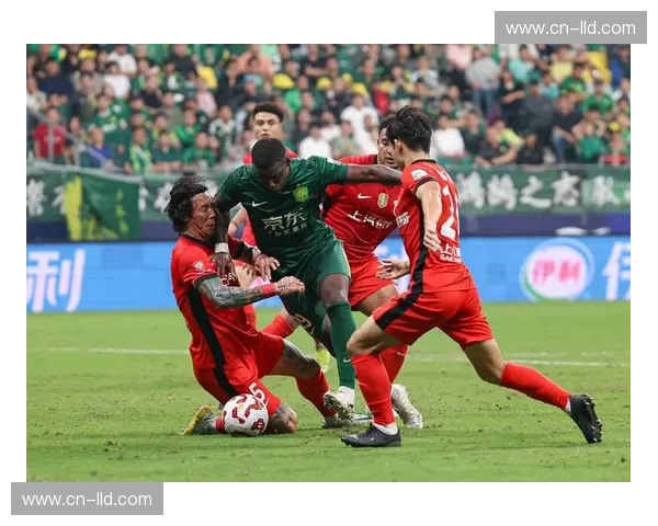 中超江湖的红绿恩仇录：当河南建业遇上北京国安，不只是足球，更是命